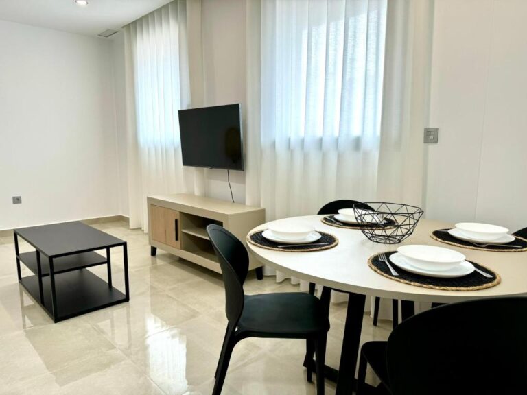 salon mesa comedor, apartamentos lamar pilar de la horadada