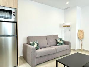 sofa salon apartamentos lamar pilar de la horadada